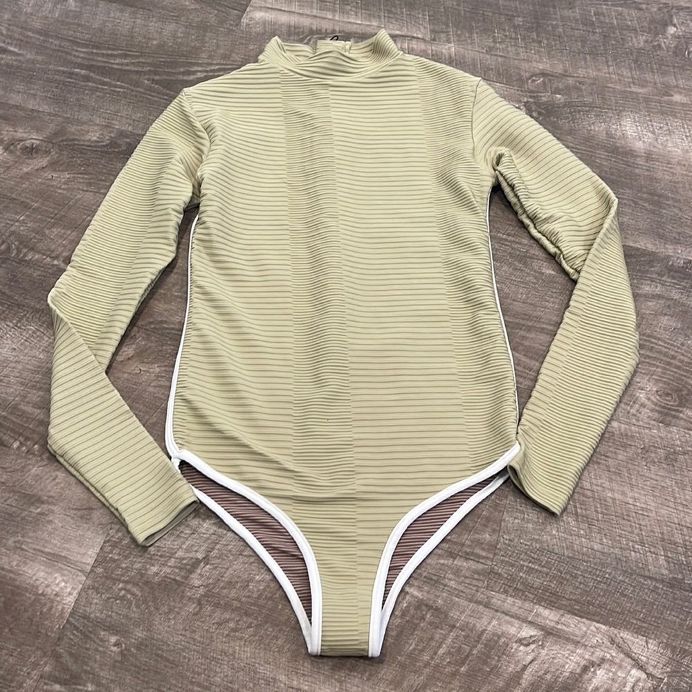 Acacia ehukai piped ribbed full piece in sage size S NWT